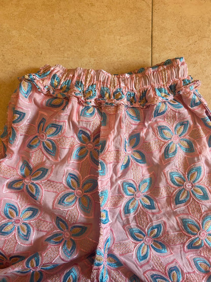 ビジュー付き刺繍ショートパンツ